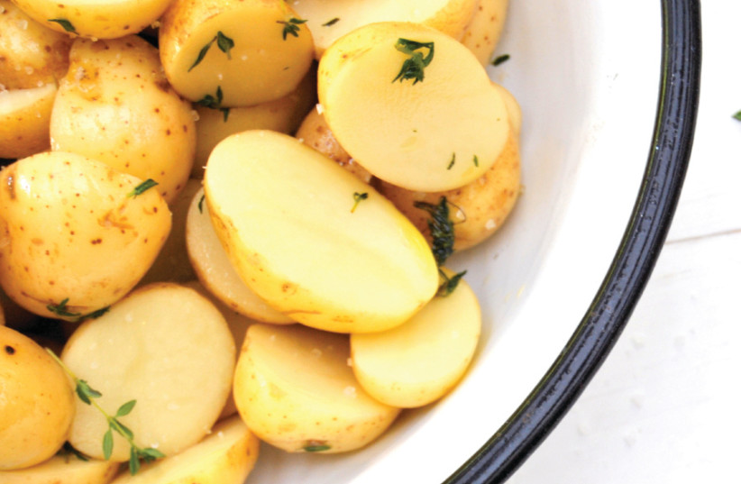 Small potatoes with thyme (credit: PASCALE PERETZ RUBIN AND CHAGIT GOREN)