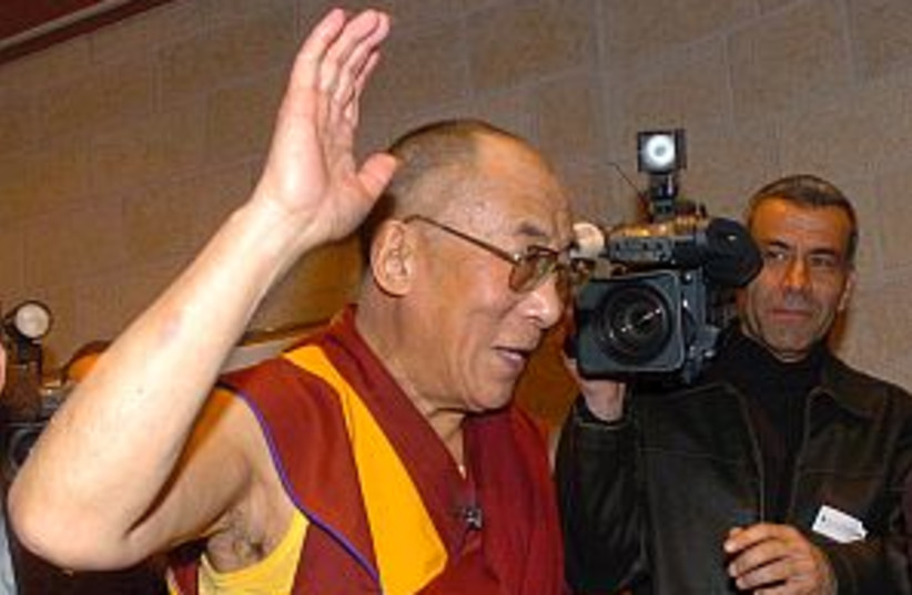 dalai lama 298 88 aj (photo credit: Ariel Jerozolimski)