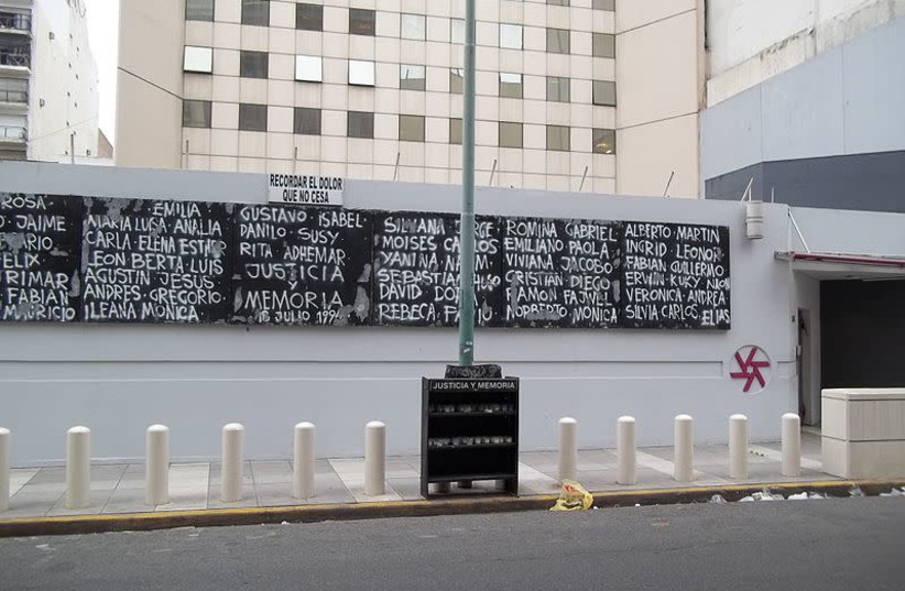 A memorial to the victims of the 1994 AMIA bombing (credit: Wikimedia Commons)