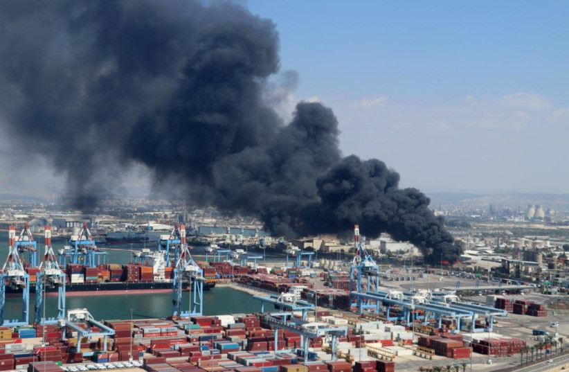 An oil plant fire in the Haifa Port (credit: ILAN MILSTER - MINISTRY OF ENVIRONMENTAL PROTECTION)