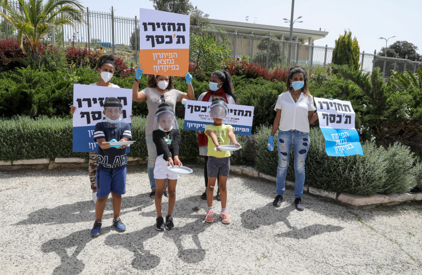 Asylum seekers demonstrate in front of the Knesset (credit: MARC ISRAEL SELLEM)