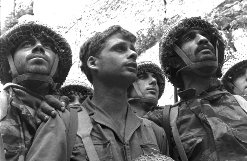 DAVID RUBINGER’S iconic photo of the IDF paratroopers at the Kotel during the Six Day War in 1967. (credit: DAVID RUBINGER/GPO)