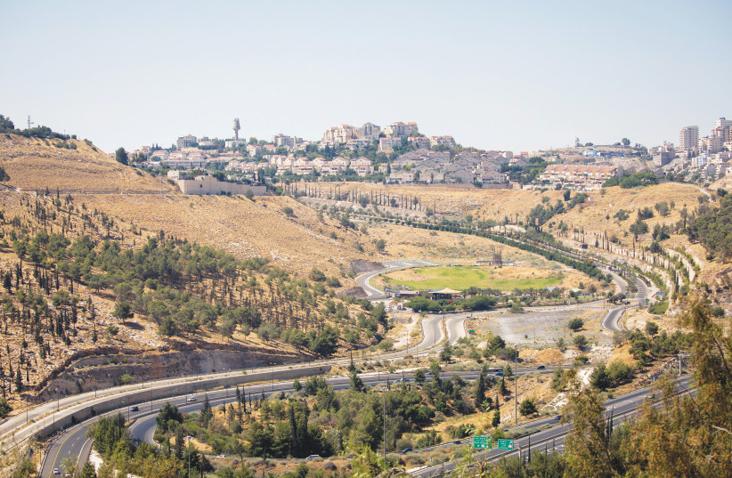 NEIGHBORHOODS DOT the hillsides of Ma’aleh Adumim, near Jerusalem. (credit: YONATAN SINDEL/FLASH90)
