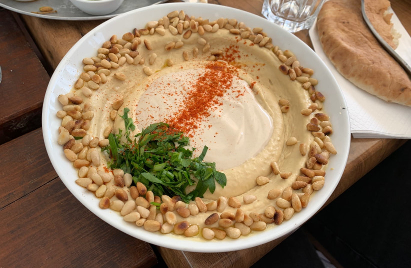 Hummus dish with tahini (credit: PIXABAY)