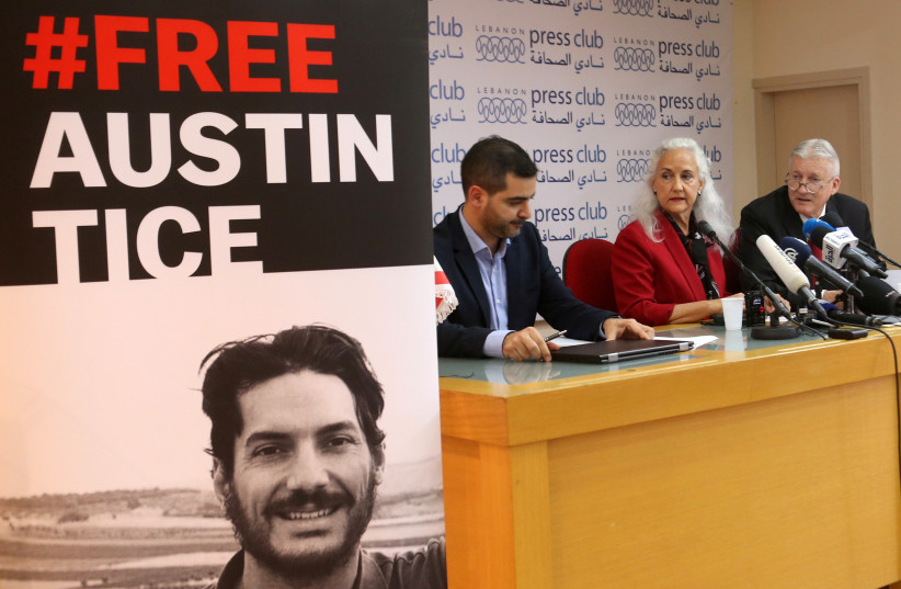 Marc and Debra Tice, parents of US journalist Austin Tice, talk during a news conference in Beirut, Lebanon December 4, 2018. (credit: MOHAMED AZAKIR / REUTERS)