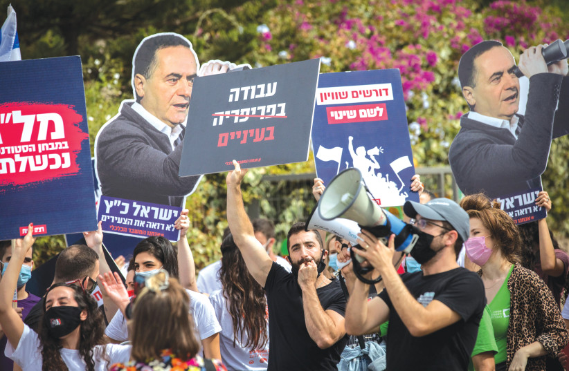 DEMONSTRATORS CALL for financial aid and equality in higher education, outside the Council for Higher Education offices in Jerusalem in October. (credit: YONATAN SINDEL/FLASH 90)