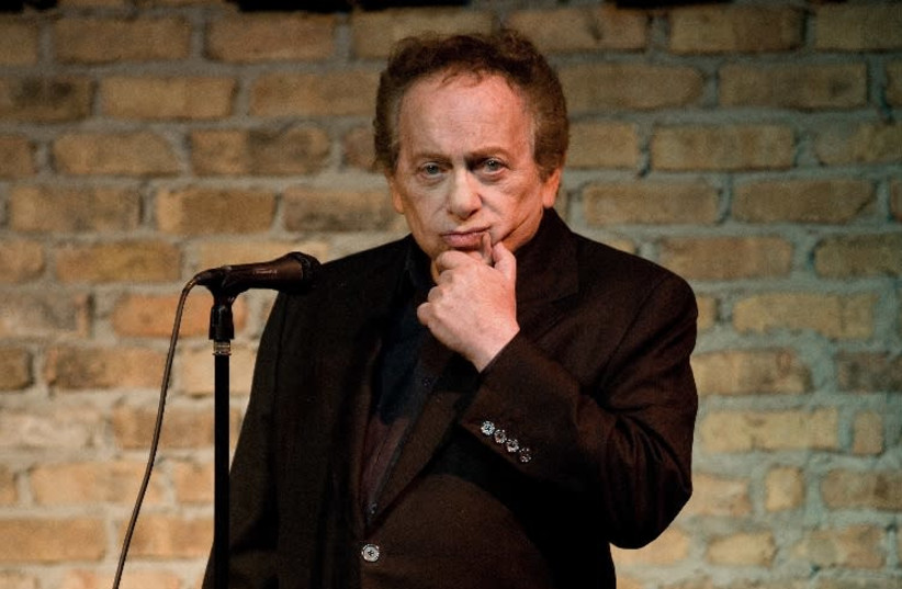 Jackie Mason doing stand-up at one of his highly acclaimed international performances. (credit: Courtesy)