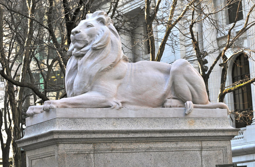 New York Public Library lion statue (credit: Wikimedia Commons)