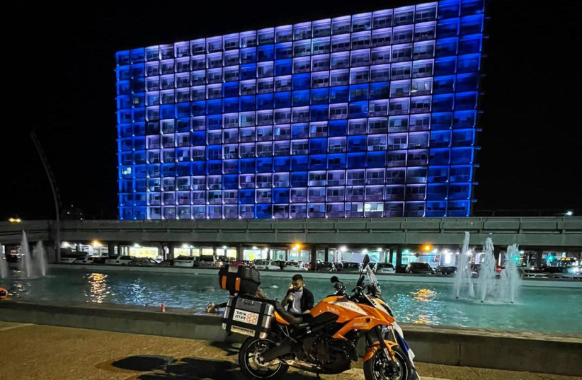 Tel Aviv Municipality lights up with the Israeli flag in commemoration of the 45 lost in the Mount Meron tragedy, May, 1, 2021. (credit: UNITED HATZALAH‏)