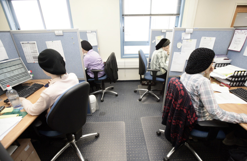 Haredi women in the tech sector (credit: ABIR SULTAN/FLASH90)