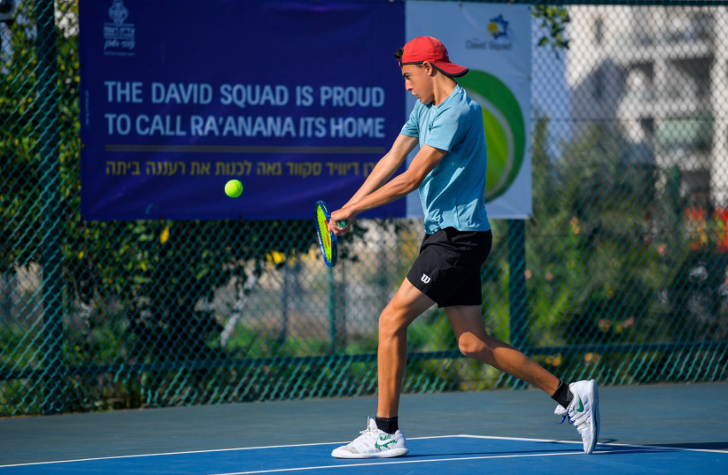  Israeli tennis player Gur Trakhtenberg mid-game (credit: ALEX GOLDENSHTEIN)