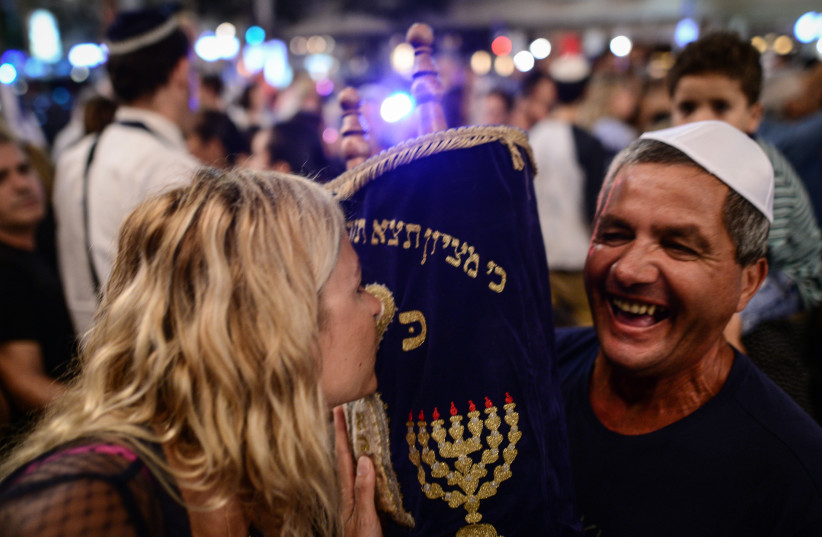  REJOICING IN  the Torah at  Tel Aviv’s Rabin  Square.  (credit: TOMER NEUBERG)