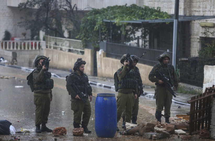 Palestinian stone throwers clash with Israeli soldiers at Al-Biereh town neighboring the Israeli settlement of Psagot, near Ramallah, West Bank, November 6, 2015. (credit: FLASH90)
