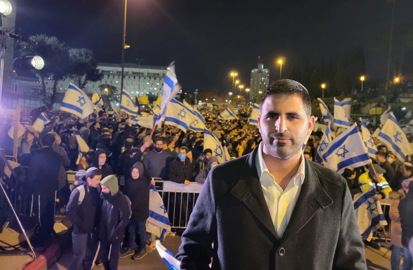  Likud MK Shlomo Karhi at the protests against Prime Minister Naftali Bennett on January 13, 2022 (credit: SHLOMO KARHI)