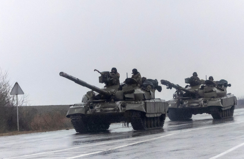  Ukrainian tanks move into the city, after Russian President Vladimir Putin authorized a military operation in eastern Ukraine, in Mariupol, February 24, 2022. (credit: REUTERS/CARLOS BARRIA)