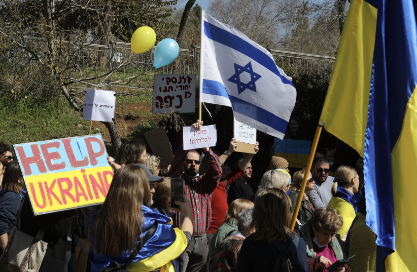   Israelis protest on behalf of Ukraine outside the Knesset, February 28, 2022.  (credit: MARC ISRAEL SELLEM/THE JERUSALEM POST)
