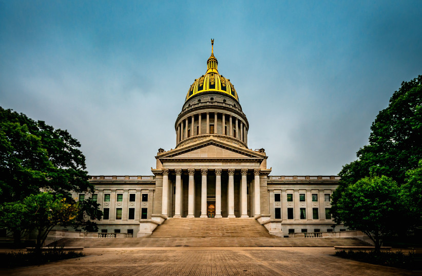 The West Virginia State Capitol houses the West Virginia Legislature and the office of the Governor of West Virginia. (credit:  BILL DICKINSON VIA CREATIVE COMMONS)
