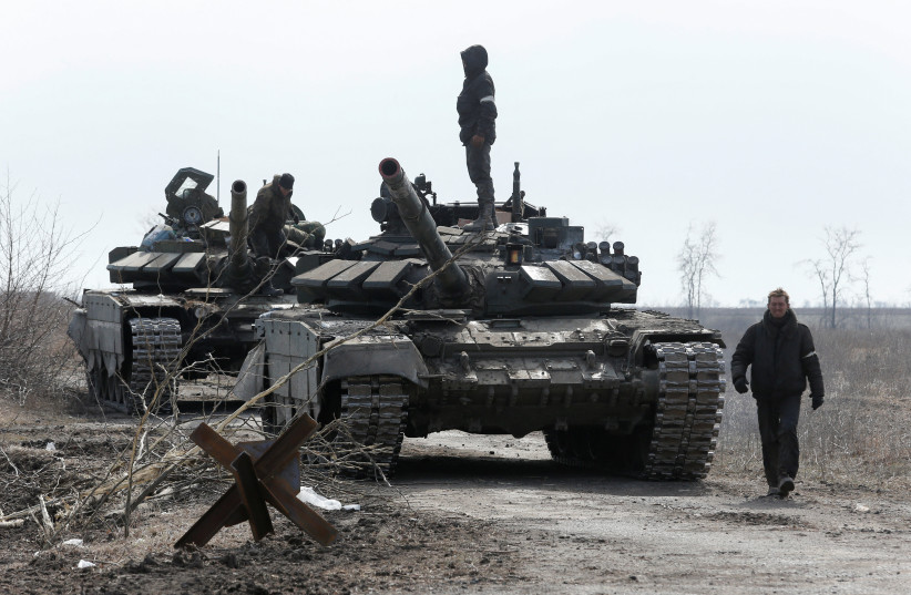  A view shows service members of pro-Russian troops and tanks during Ukraine-Russia conflict on the outskirts of the besieged southern port city of Mariupol, Ukraine March 20, 2022 (credit: REUTERS/ALEXANDER ERMOCHENKO)