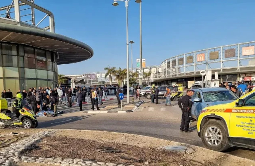  Scene of stabbing attack in Beersheba, March 22, 2022 (credit: MEIR EVEN HAIM)