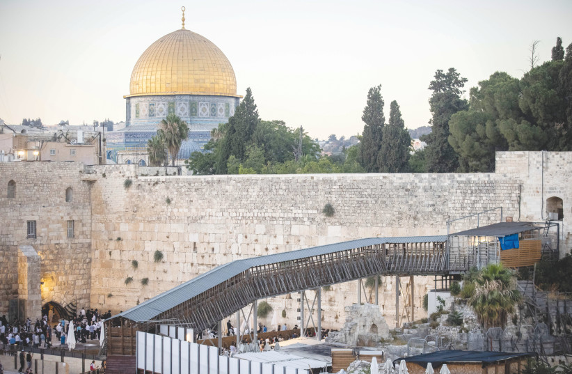  THE MUGHRABI Bridge that leads to the Temple Mount compound with the Western Wall and the Dome of the Rock seen in the background in Jerusalem?s Old City.  (credit: YONATAN SINDEL/FLASH90)