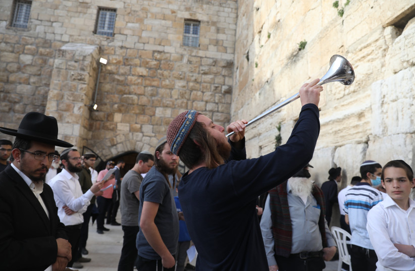  Jews take part in a special prayer following recent terror attacks, at the Western Wall in Jerusalem's Old City on March 31, 2022.  (credit: NOAM REVKIN FENTON/FLASH90)