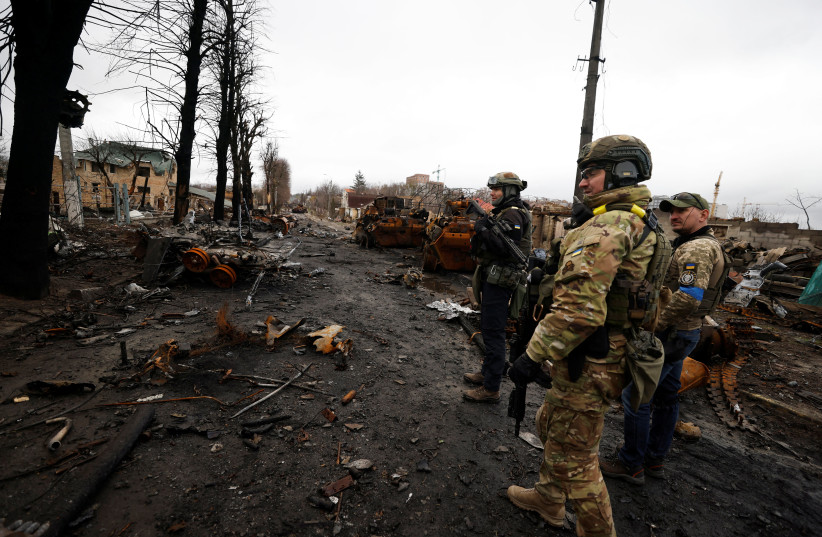  Soldiers walk to see destroyed Russian military vehicles, amid Russia's invasion on Ukraine in Bucha, in Kyiv region, Ukraine April 2, 2022. (credit: REUTERS/ZOHRA BENSEMRA)