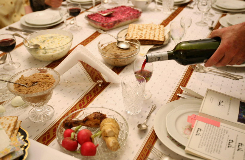  Passover Seder (photo credit: MIRIAM ALSTER/FLASH90)