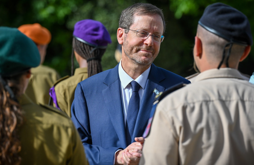  President Isaac Herzog meeting the 120 outstanding IDF soldiers, May 3, 2022.  (credit: URI BUZAGLO/GPO)
