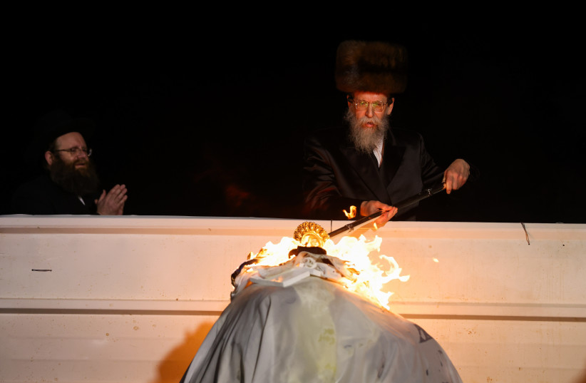  Grand Rabbi of Boyan (Hasidic dynasty) lights the bonfire, during Lag Baomer celebrations, in Meron, on May 18, 2022.  (photo credit: David Cohen/Flash90)