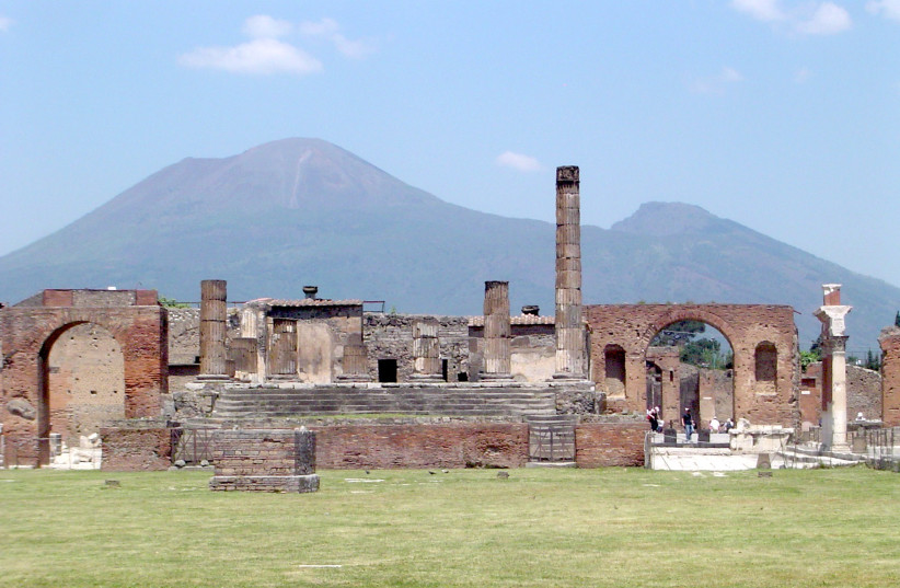Pompeii, with Mount Vesuvius towering above (credit: Qfl247/CC BY-SA 3.0 (https://creativecommons.org/licenses/by-sa/3.0)/VIA WIKIMEDIA COMMONS)