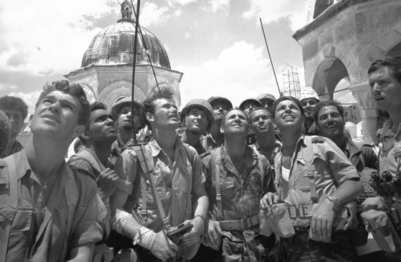 A group of paratroopers stands on the Temple Mount after Israel captured the area in the 1967 war. (photo credit: MICHA BAR-AM/DEFENSE MINISTRY'S IDF ARCHIVE)