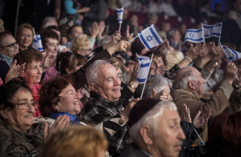  SOVIET OLIM celebrate the 25th anniversary of the 1990 great wave of aliyah, at the Jerusalem Convention Center, 2015. (credit: HADAS PARUSH/FLASH90)
