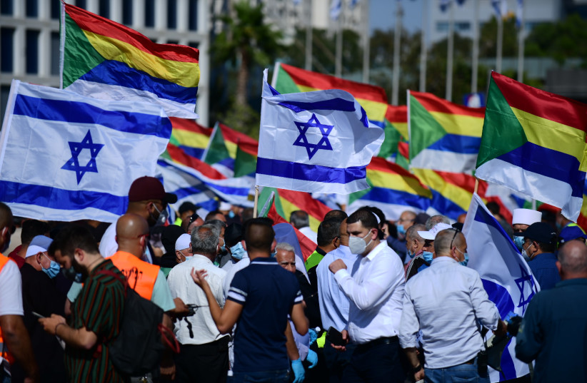  Members of the Druze community protest for the government financial support they were promised, at the Azrieli junction in Tel Aviv on May 10, 2020. (credit: TOMER NEUBERG/FLASH90)