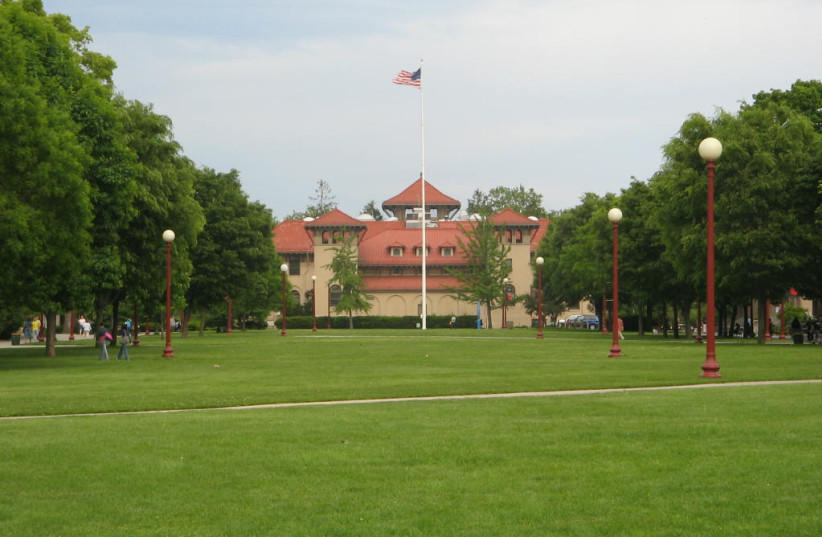 The Queen's college quad. (credit: Faisal0926/Wikipedia)