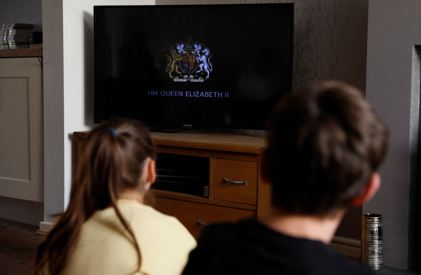  Children watch TV as it is announced that Queen Elizabeth, Britain's longest-reigning monarch and the nation's figurehead for seven decades, died aged 96, according to Buckingham Palace, in Hertford, Hertfordshire, Britain September 8, 2022. (credit: REUTERS/ANDREW COULDRIDGE)