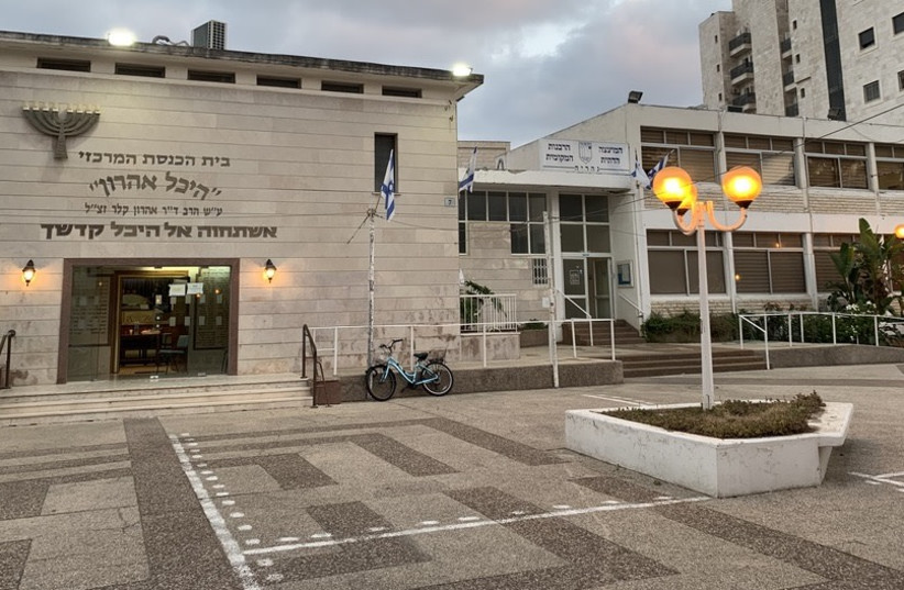  NAHARIYA’S HEICHAL Aharon Central Synagogue, with the offices of the city religious authorities adjoining. (credit: JACOB SOLOMON)