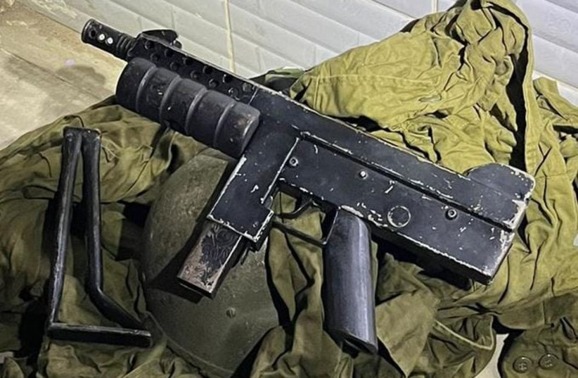  A Carlo submachine gun was confiscated by Israeli security forces operating in the West Bank overnight, October 11, 2022 (credit: ISRAEL POLICE SPOKESPERSON'S UNIT)