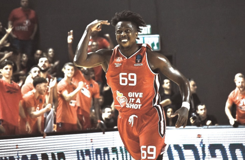  Hapoel Tel Aviv is the third Israeli team for J’Covan Brown, who is in his second season with the club. The 32-year-old American guard is the Reds’ vocal leader (credit: YEHUDA HALICKMAN)