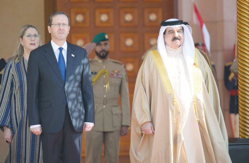 President Isaac Herzog and his wife Michal are welcomed to the Al-Qudaibiya Palace in Manama by HM King Hamad bin Isa Al Khalifa of Bahrain.  (credit: AMOS BEN-GERSHOM/GPO)