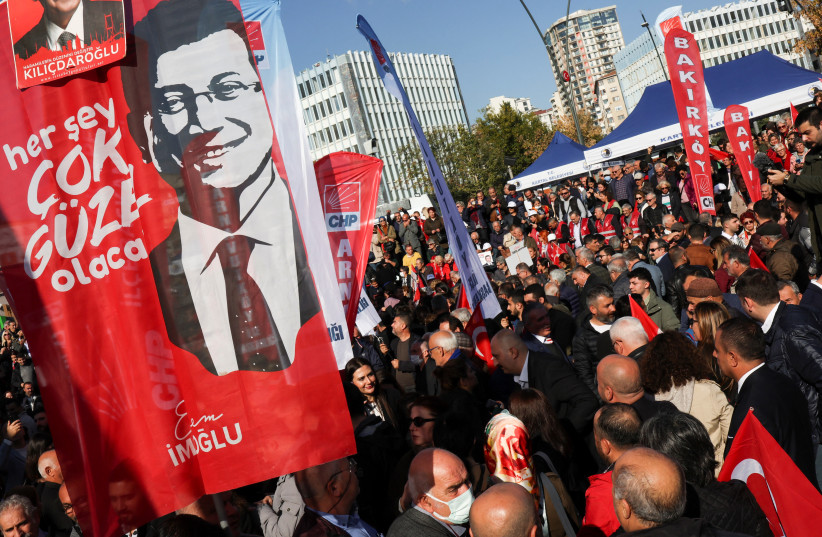  Supporters of Istanbul Mayor Ekrem Imamoglu demonstrate as a Turkish court reaches a verdict in the trial of Imamoglu, who is accused of insulting state officials with comments he made at the time of elections in 2019, in Istanbul, Turkey, November 11, 2022.  (credit: UMIT BEKTAS/REUTERS)