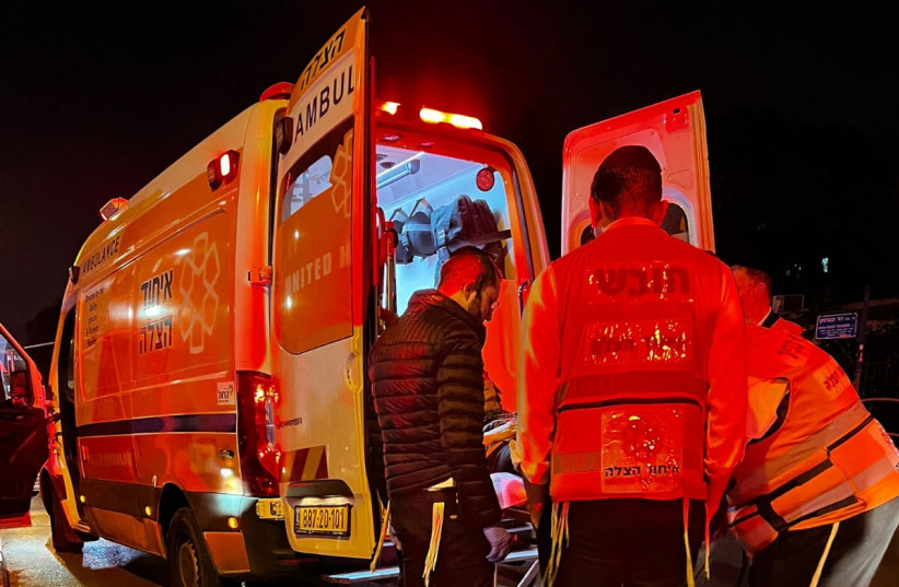  United Hatzalah volunteers responding to an emergency at night (illustration) (credit: UNITED HATZALAH‏)