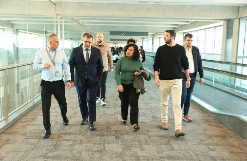 Minister of Aliyah and Integration Ofir Sofer joins Ukrainian olim as they arrive at Ben-Gurion Airport on January 5, 2023.