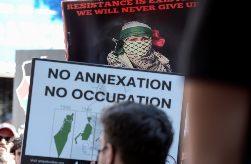  Palestinians and pro-Palestinian supporters protest against Israeli attacks on Gaza amid days of conflict between the two sides, in Brooklyn, New York, U.S., May 15, 2021 (credit: REUTERS/Rashid Umar Abbasi)