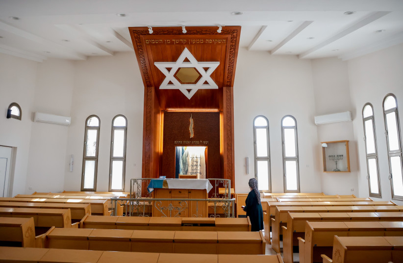  HAR BRACHA synagogue sanctuary: Prayers, not polemics (Illustrative). (credit: GERSHON ELINSON/FLASH90)