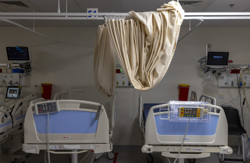  Empty beds in the intensive care unit at the Coronavirus ward of Shaare Zedek hospital in Jerusalem on October 14, 2021.  (photo credit: OLIVIER FITOUSSI/FLASH90)