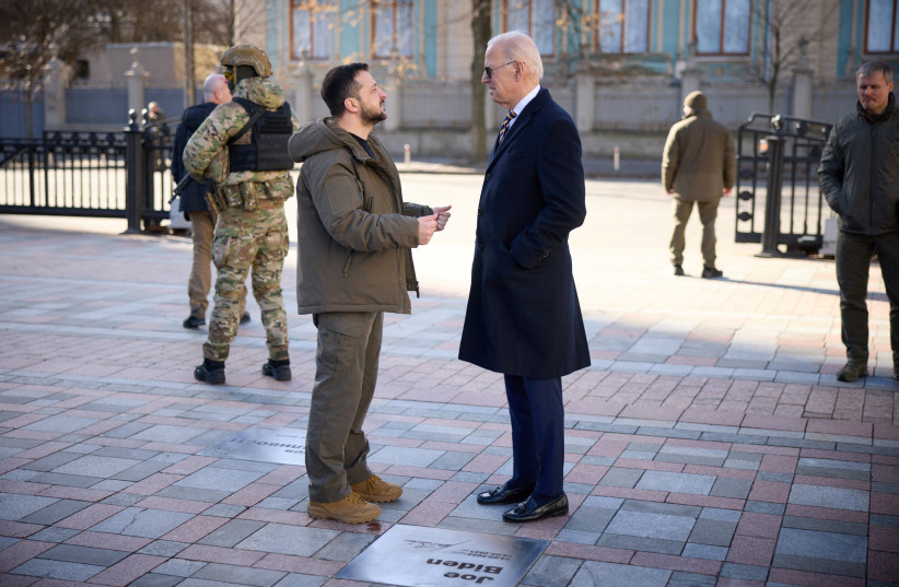  Ukraine's President Volodymyr Zelenskiy and U.S. President Joe Biden open a plaque with his name on the Alley of Bravery in Kyiv (credit: REUTERS)