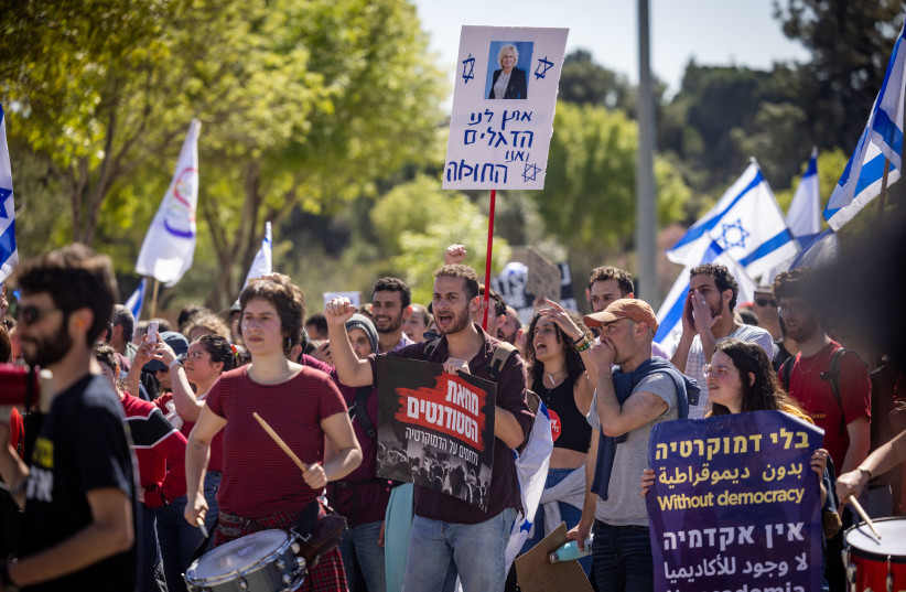  Israeli students protest against the Israeli government's planned judicial overhaul, in Jerusalem, March 16, 2023 (photo credit: YONATAN SINDEL/FLASH 90)