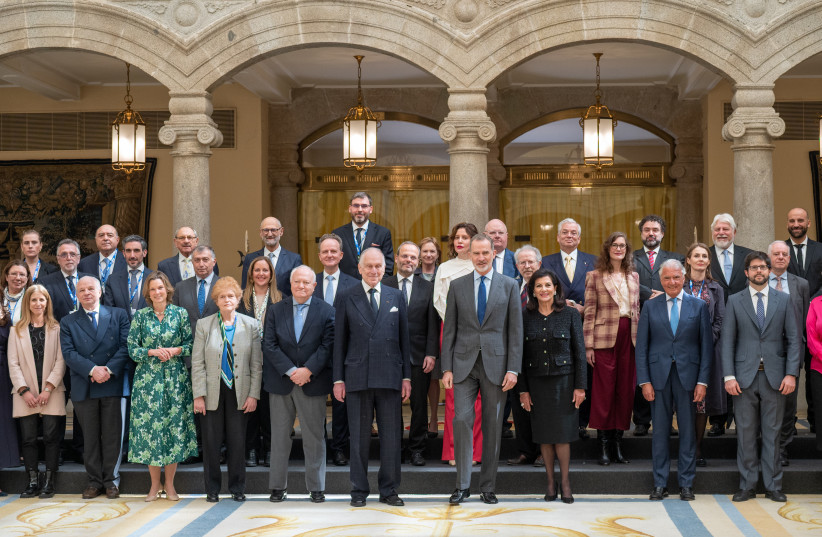  Members of the WJC Executive Committee together with H.M. the King of Spain Felipe VI  (photo credit: WJC/Shahar Azran)