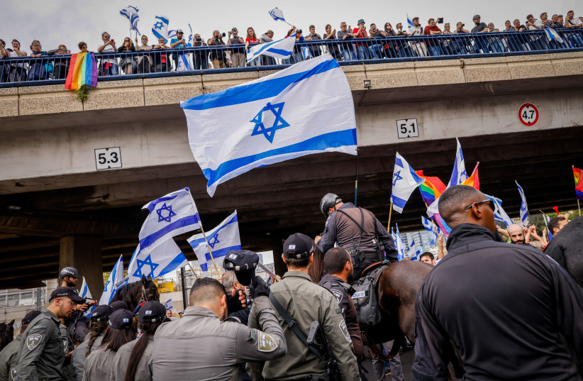  Israelis block the Ayalon highway and clash with Police in Tel Aviv during a protest against the Israeli government's planned judicial overhaul on March 23, 2023.  (photo credit: ERIK MARMOR/FLASH90)