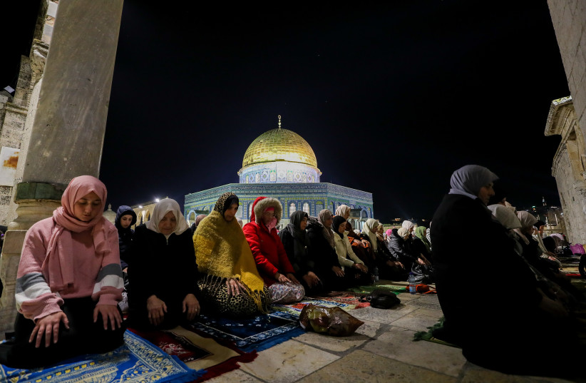  Palestinian worshippers perform Taraweeh prayers at the beginning of the holy fasting month of Ramadan, at the al-Aqsa mosque on Temple Mount in Jerusalem's Old City, March 22, 2023.  (photo credit: JAMAL AWAD/FLASH90)